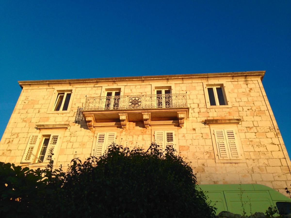 Apartamento Palazzo Di Toma Milna  Exterior foto