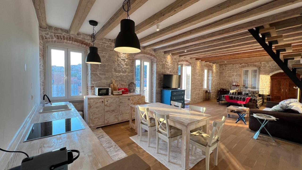 Apartamento Palazzo Di Toma Milna  Exterior foto